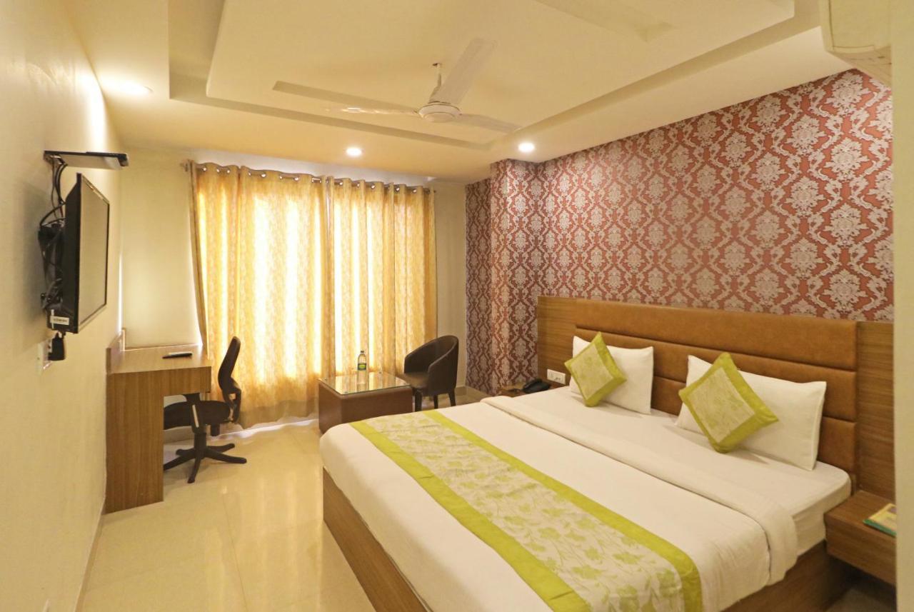 Hotel Ronit Royal Delhi Airport By D'Capitol Neu-Delhi Exterior foto