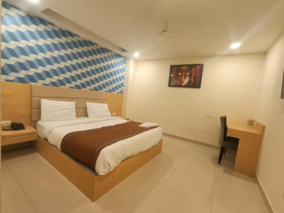 Hotel Ronit Royal Delhi Airport By D'Capitol Neu-Delhi Exterior foto