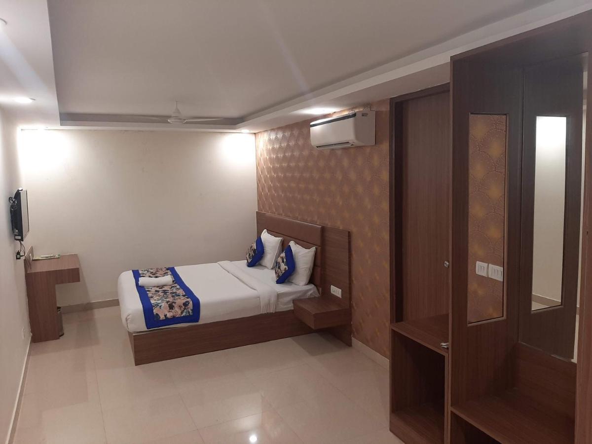 Hotel Ronit Royal Delhi Airport By D'Capitol Neu-Delhi Exterior foto
