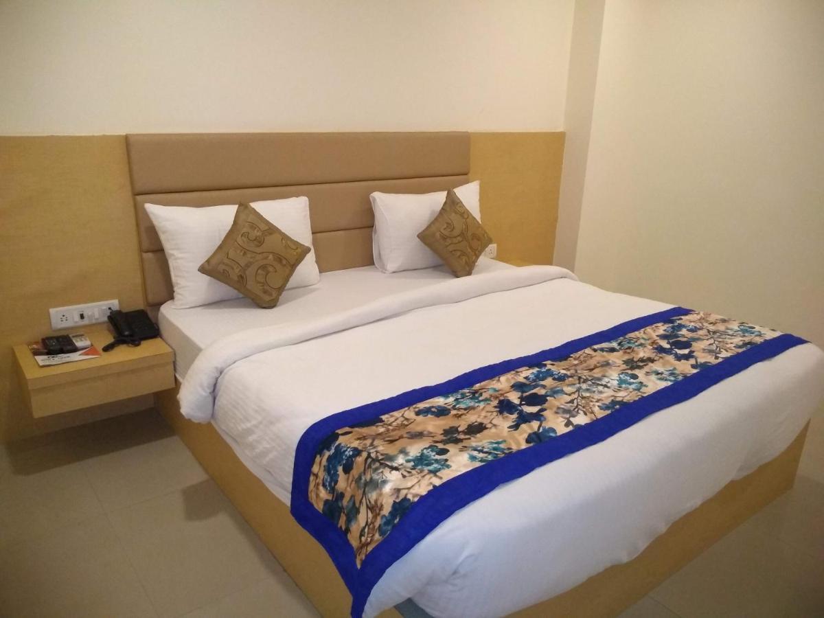 Hotel Ronit Royal Delhi Airport By D'Capitol Neu-Delhi Exterior foto