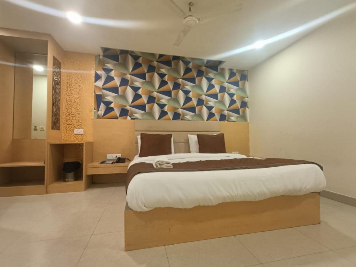 Hotel Ronit Royal Delhi Airport By D'Capitol Neu-Delhi Exterior foto