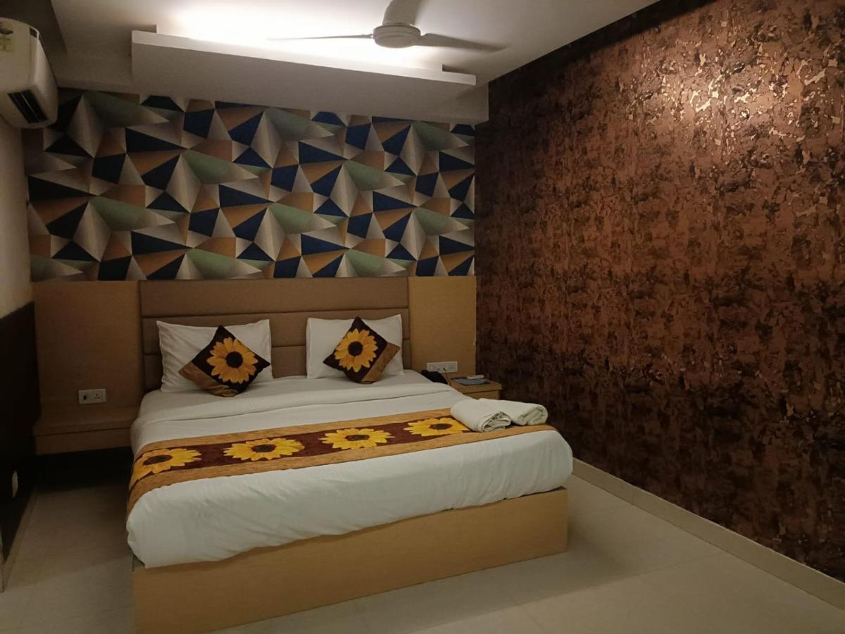 Hotel Ronit Royal Delhi Airport By D'Capitol Neu-Delhi Exterior foto
