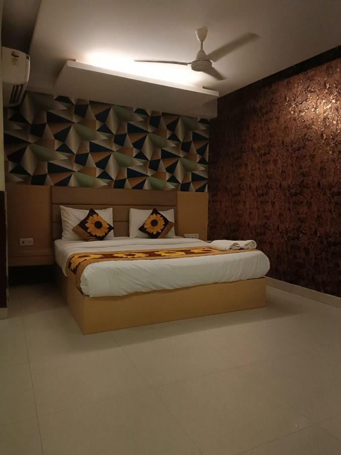 Hotel Ronit Royal Delhi Airport By D'Capitol Neu-Delhi Exterior foto