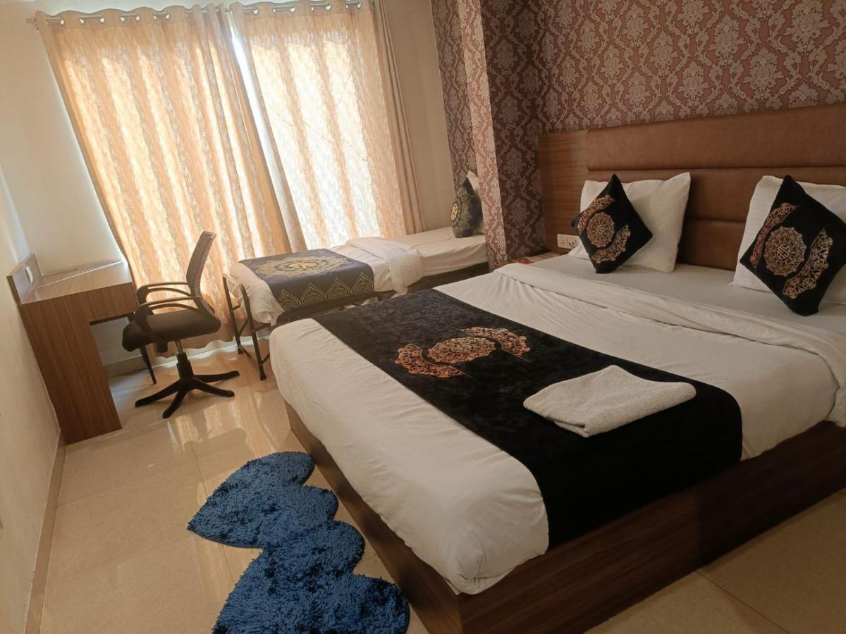 Hotel Ronit Royal Delhi Airport By D'Capitol Neu-Delhi Exterior foto