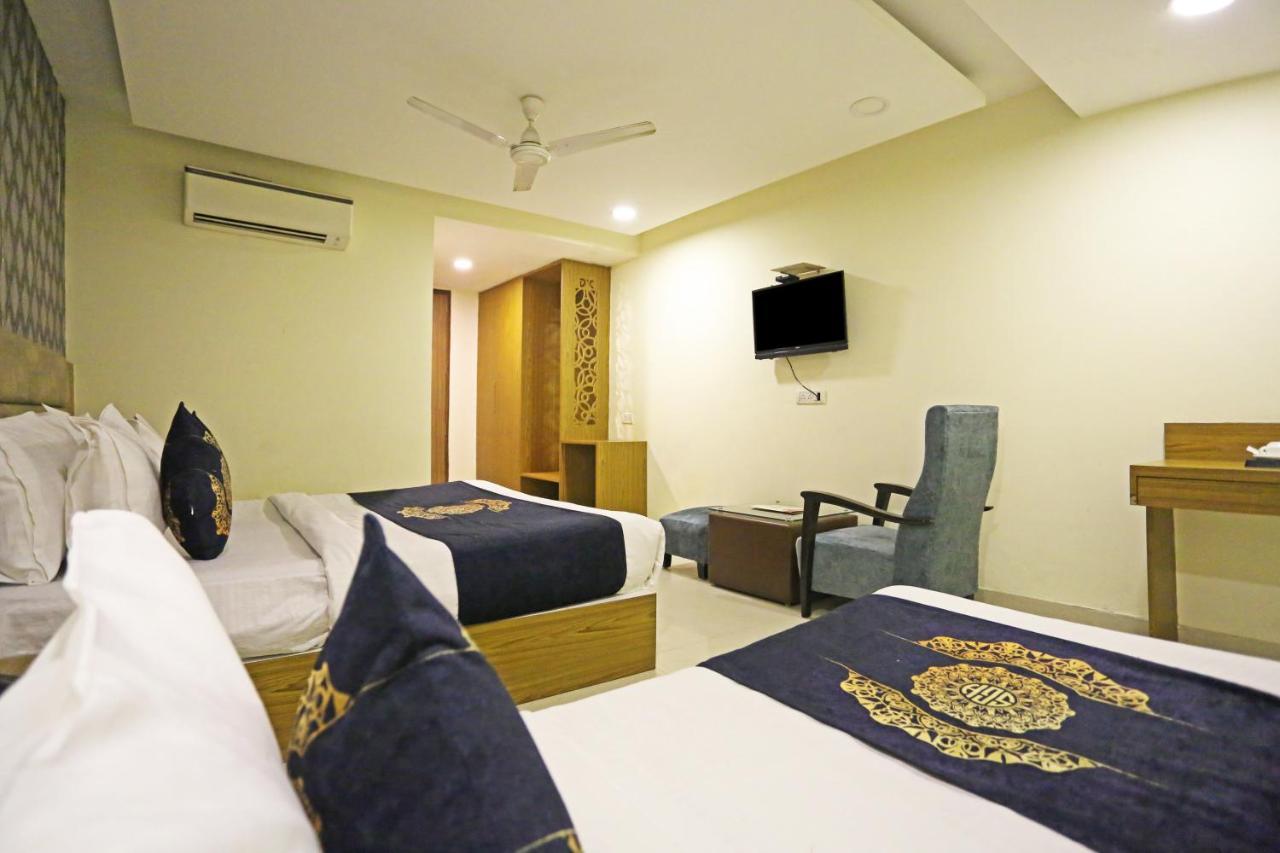 Hotel Ronit Royal Delhi Airport By D'Capitol Neu-Delhi Exterior foto