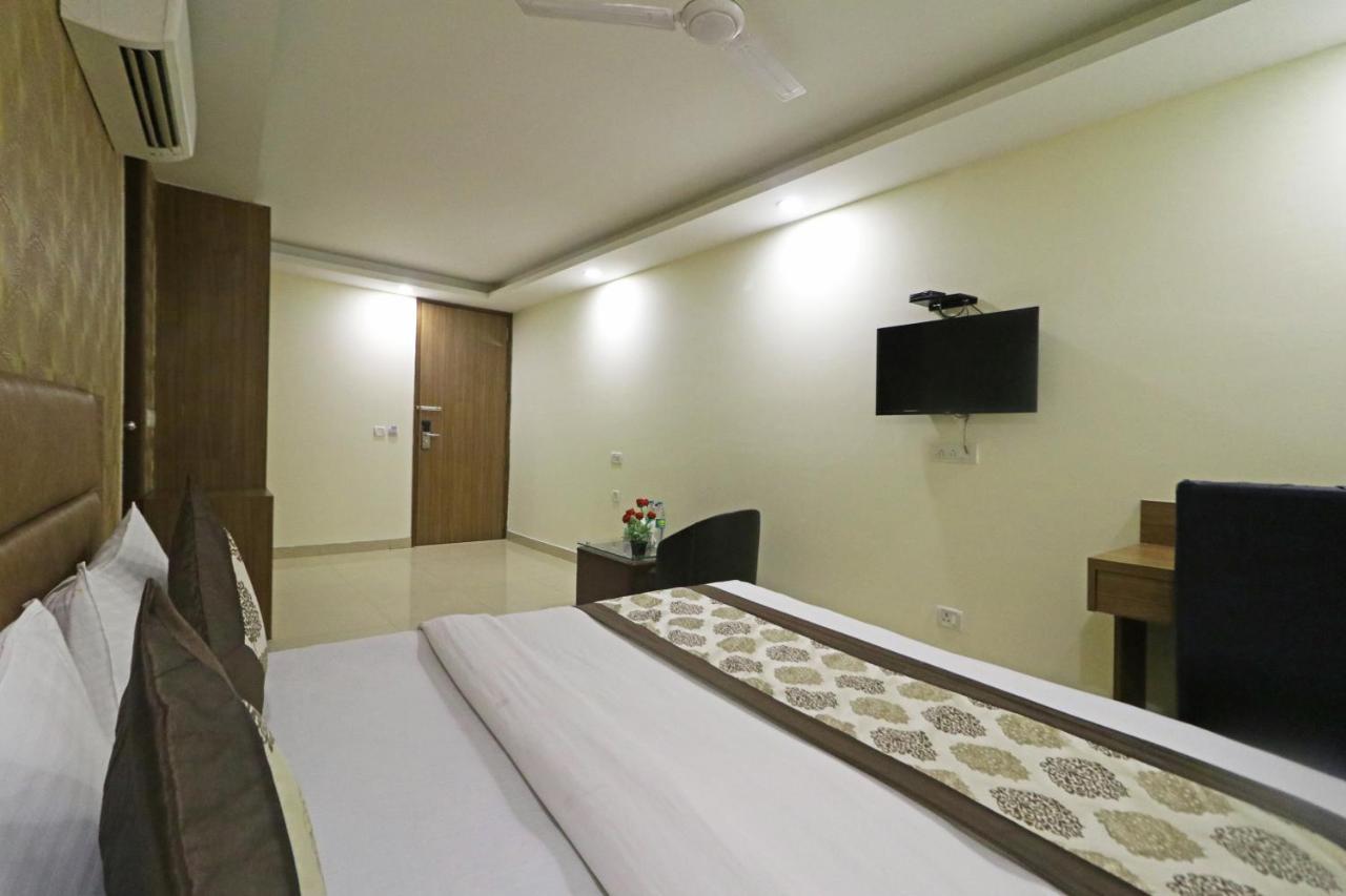 Hotel Ronit Royal Delhi Airport By D'Capitol Neu-Delhi Exterior foto