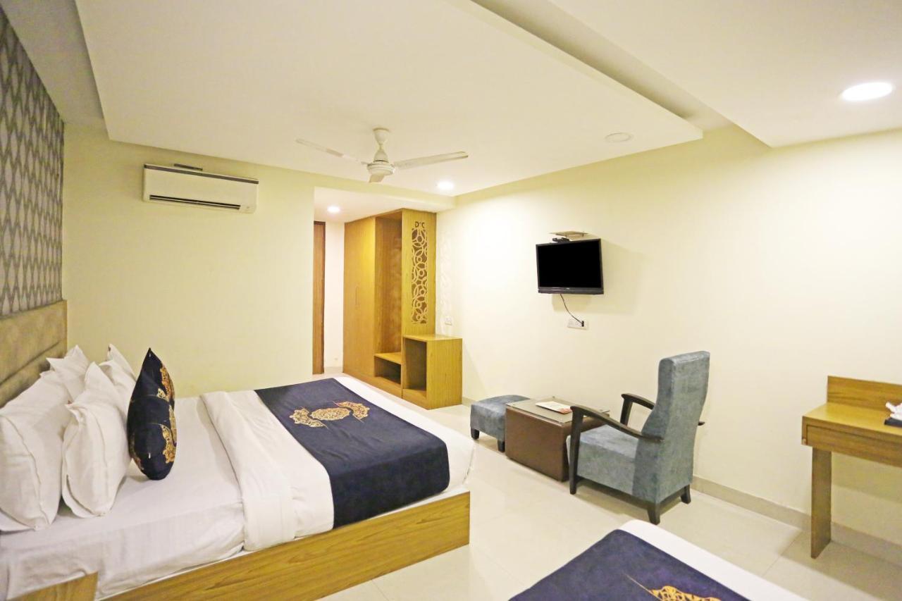 Hotel Ronit Royal Delhi Airport By D'Capitol Neu-Delhi Exterior foto